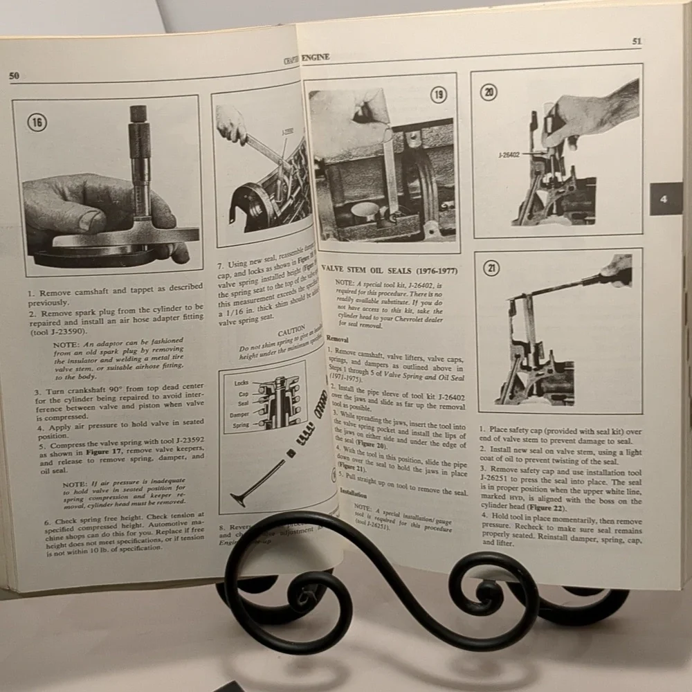 Vtg Clymer Chevy Vega shop manual 1971-1977. Very good condition! Car repair - Picture 7 of 7